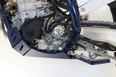 Screenshot 2024-11-03 at 20-50-59 Sabot bleu avec protection de biellette Husqvarna FC450 _ FX450 2023.webp
