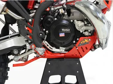 Screenshot 2024-11-04 at 15-16-55 Sabot Beta 250 XTRAINER _ 300 XTRAINER Rouge avec protection de biellette - AXP Racing.webp