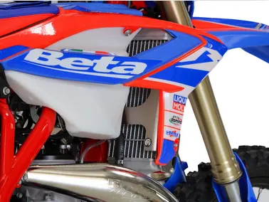 Screenshot 2024-11-05 at 15-51-25 Protèges Radiateurs Xtrem Beta 125RR _ 200RR _ 250RR _ 300RR RACING 2024 - Rouges - AXP Racing.webp