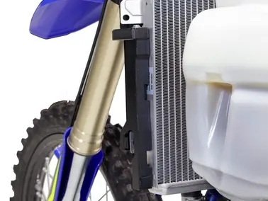 Screenshot 2024-12-11 at 20-49-58 Protections de radiateurs Sherco 2T et 4T 2025 - Noires - AXP Racing.webp
